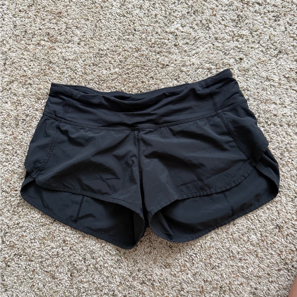Lululemon Hotty Hot 2.5 shorts